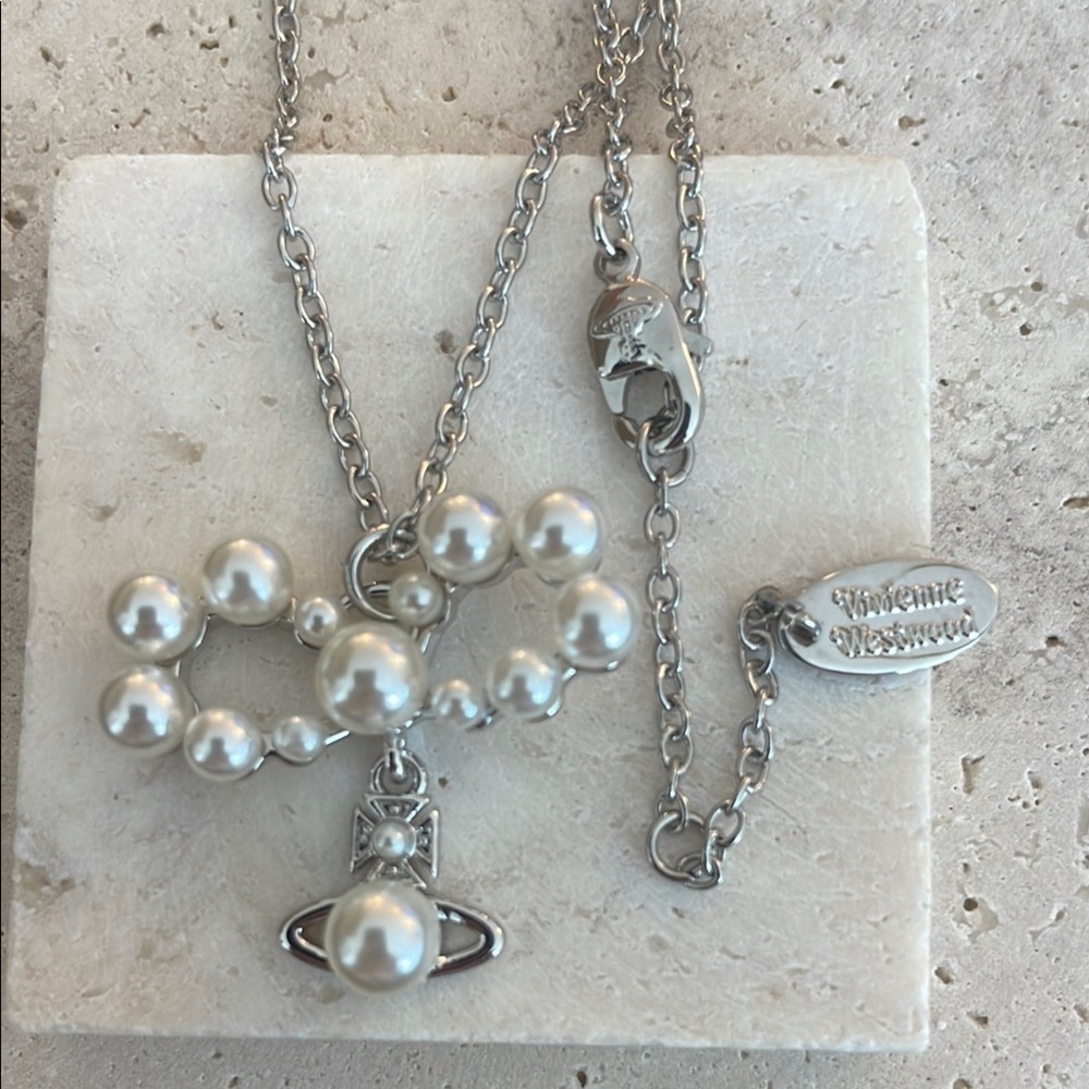 Vivienne Westwood Pearl Orb Necklace Silver Tone Saturn Pendant Classic - Picture 2 of 3